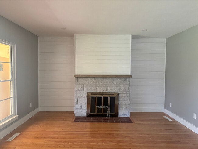 Photo - 2514 E 5th St