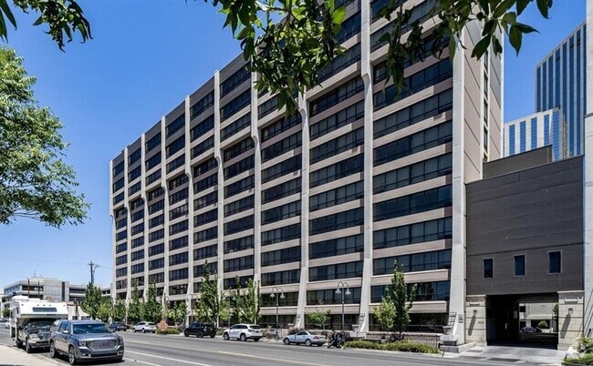 Building Photo - 450 N Arlington Ave Rental