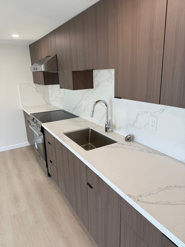 Photo - Gilman Dr Unidad 1063A