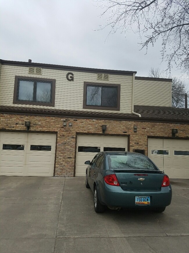 Photo - Spacious 3 bedroom Townhome near UND!!