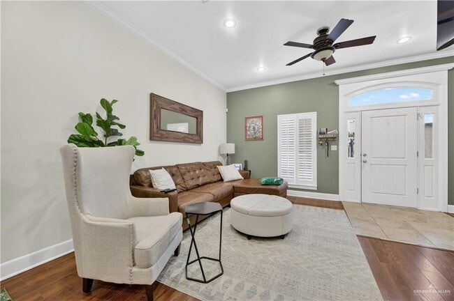 209 Robin Ave W