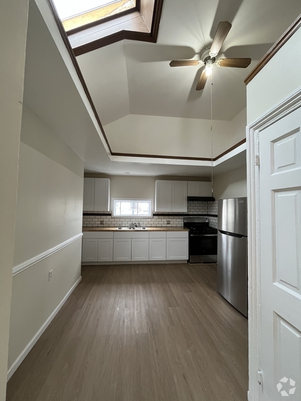 Building Photo - 929 Broadway Rental