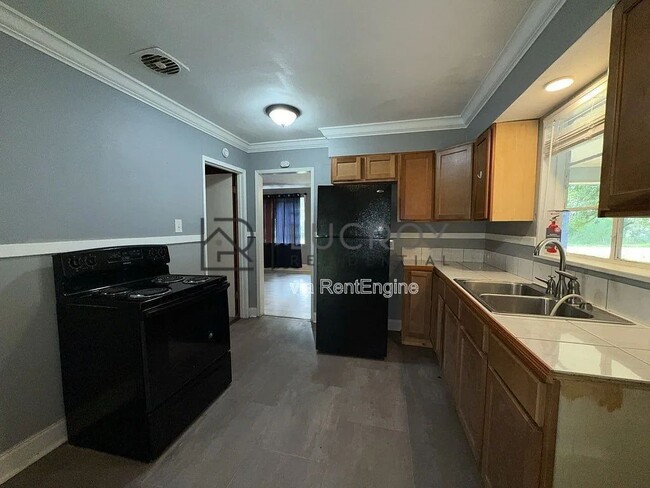 3030 Oak Forest Dr