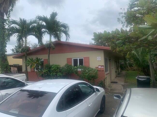 Building Photo - 3112 SW 12th Plz Unit 2 Rental