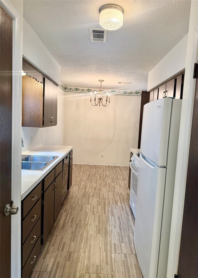 Photo - 501 E Oak St