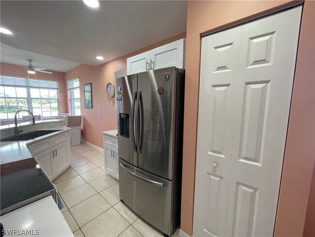 Building Photo - 2021 Crestview Way Unit 113