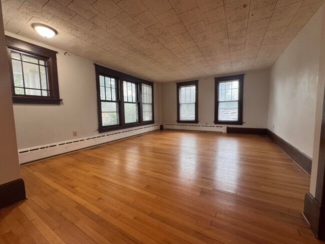 Building Photo - 216 W Main St Unit 1