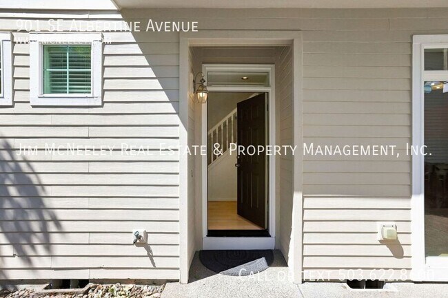 Photo - 901 SE Albertine St