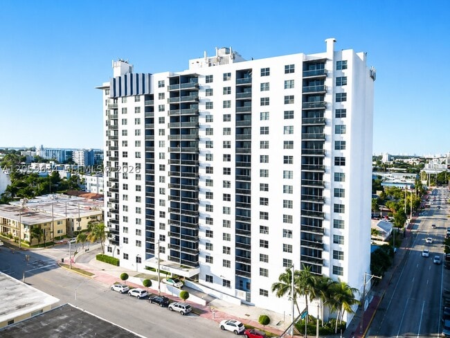 Building Photo - 401 69th St Unit 304