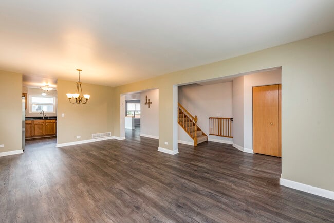 Photo - 686 Chippewa Cir