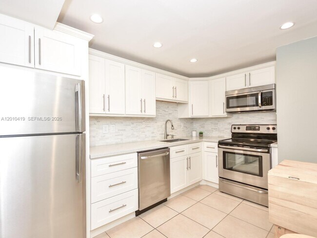 Photo - 780 NE 69th St Unidad 1908