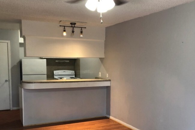 Photo - Cranbrook Court Apartments