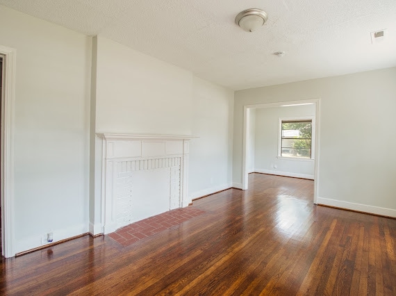 Photo - 2600 Avenue L