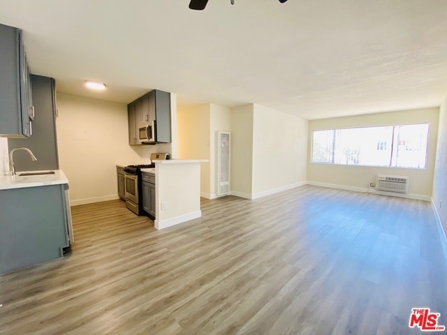 Photo - 6943 Hazeltine Ave Unidad 3A
