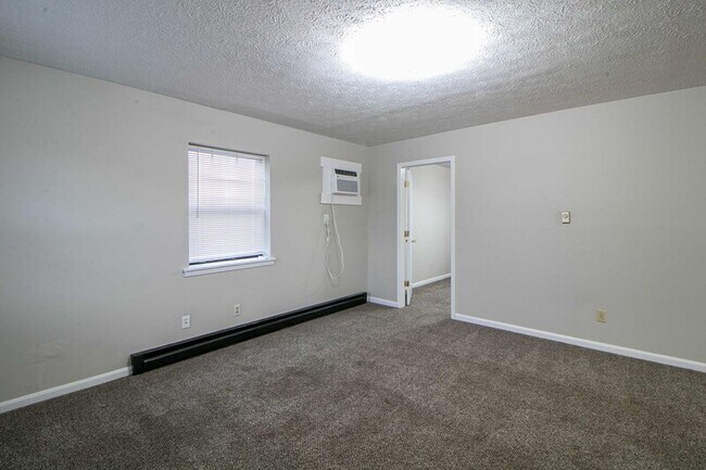 Photo - 17-417 Thompsonville Ln