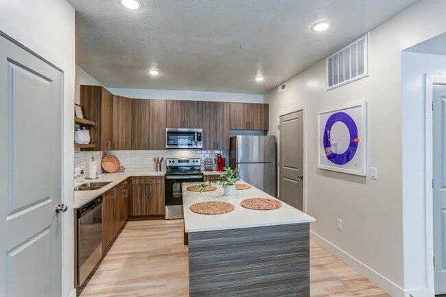 Kitchen (2 Bed/2 Bath)