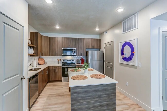 Kitchen (2 Bed/2 Bath) - Wingspan Apartments