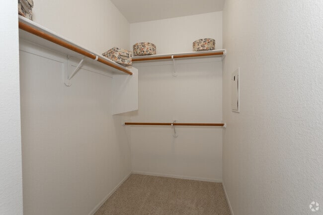 1BR, 1BA - 917 SF - Closet - Summerlin Villas