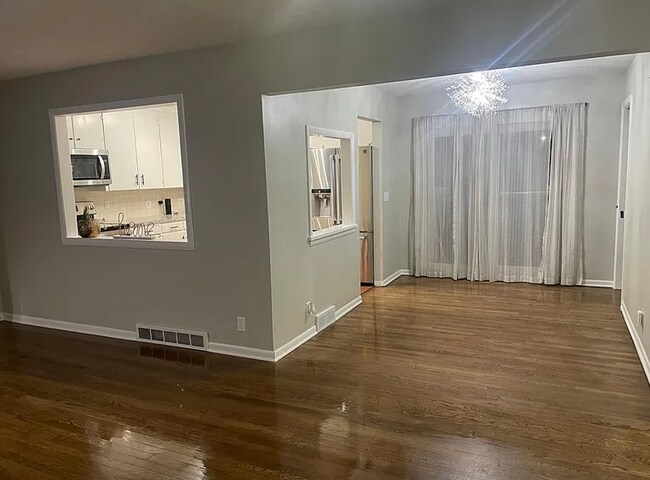 Photo - 8215 Franklin St