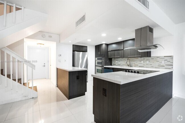 Building Photo - 20350 W Country Club Dr Unit 123-4 Rental