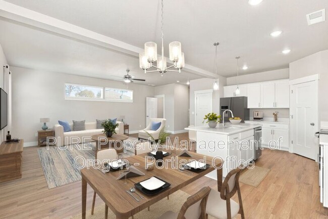 Photo - 582 NE Alderwood Dr