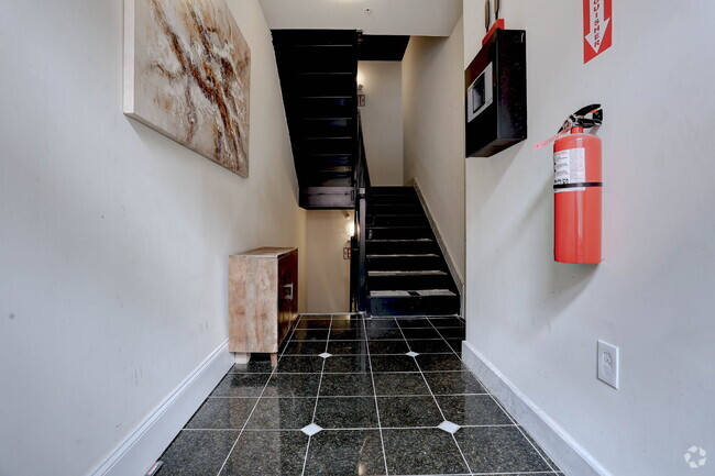 Building Photo - 1BD/1BA Cozy Baltimore Condo Unit C-1