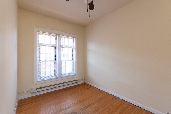 Photo - 625.5 W Barry Ave Unit N4