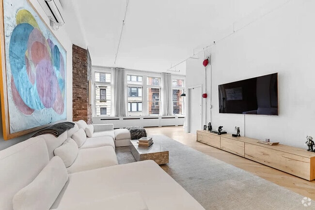 Building Photo - 20 E 17th St Rental