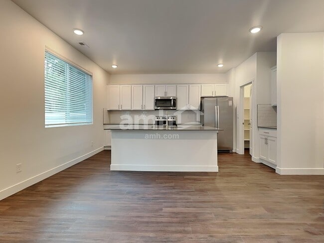 Photo - 7916 Selah St SW