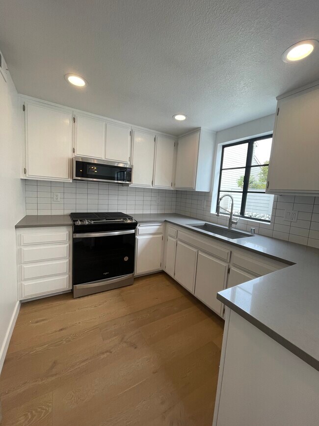 Photo - 883 Magnolia Ave