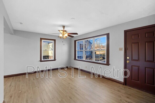 Photo - 2546 Main St