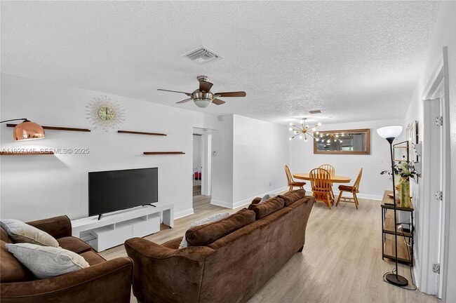 Building Photo - 554 NW 46th St