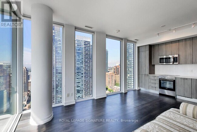 28 Wellesley St E Unit 3402