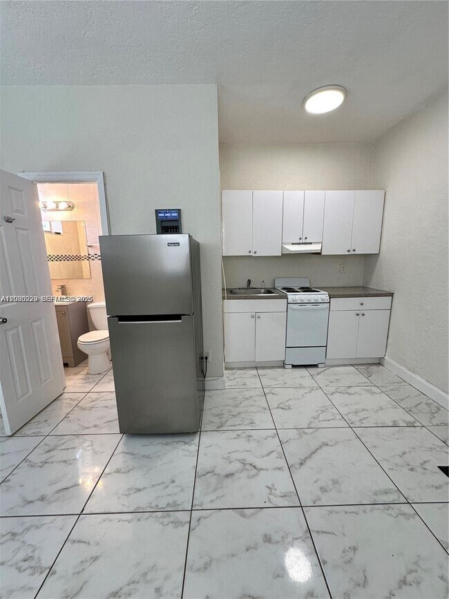 912 NW 9th Ave Unit 8