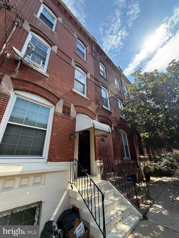 Photo - 2733 Brown St Apartment Unit 3F