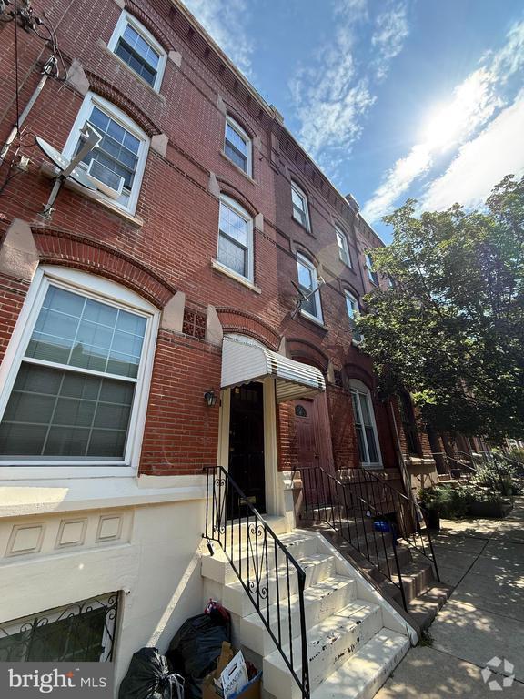Building Photo - 2733 Brown St Unit 3F Rental