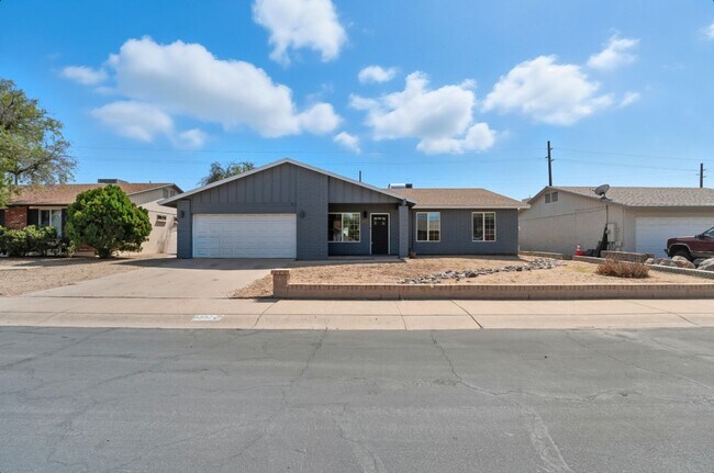 Photo - Beautiful Glendale Home With Pool!