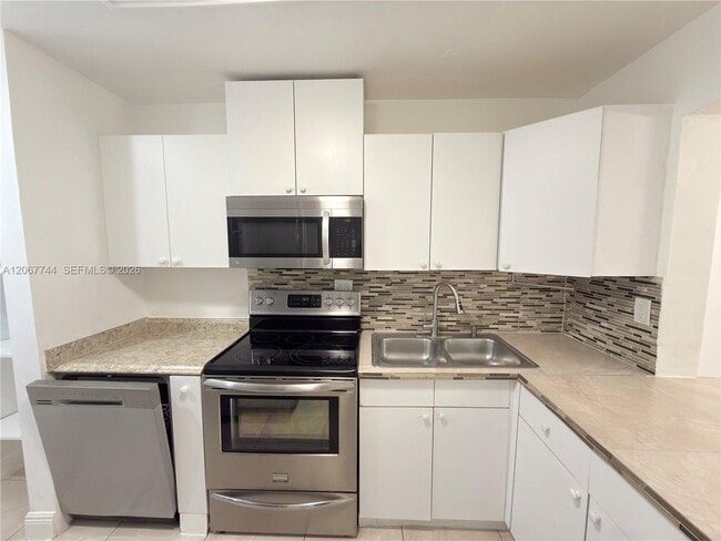 Building Photo - 7801 S Colony Cir Unit 202