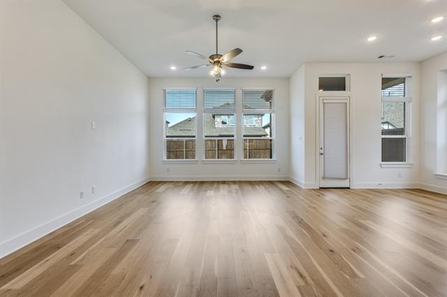 Photo - 1704 Hydrangea Ln