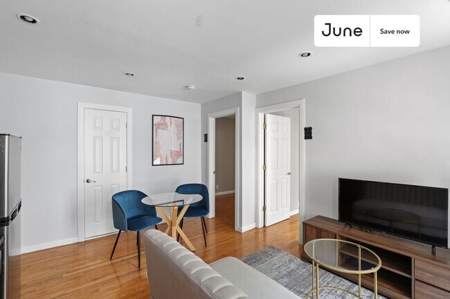 Photo - 226 E 7th St