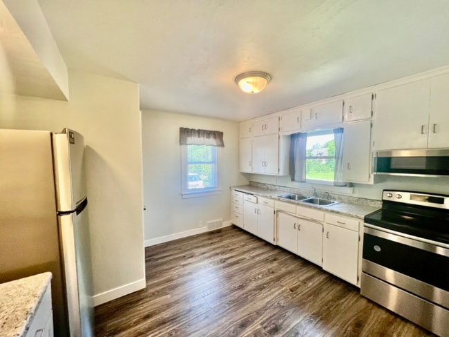 Photo - 1032 N Rapids Rd