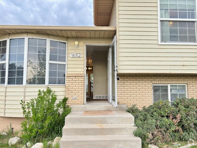Building Photo - 1652 400 E Rental