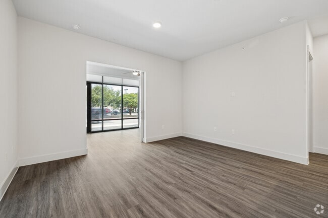 1BR, 1BA - 1,140SF - Dining Room