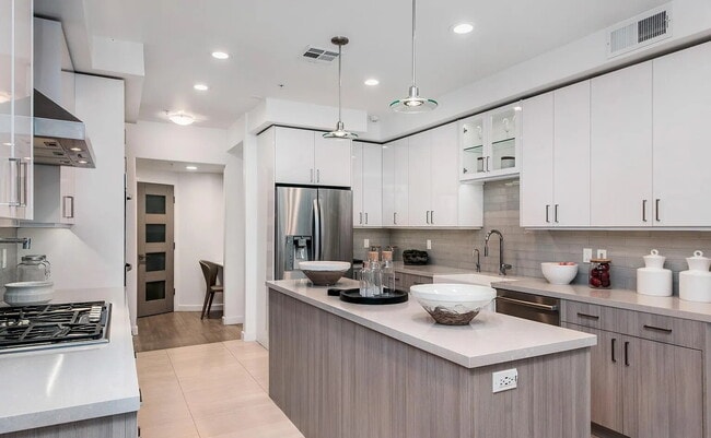 Photo - "Charming 1-Bedroom Oasis in the Heart of Encino - Perfect for Your Cozy Retreat!"