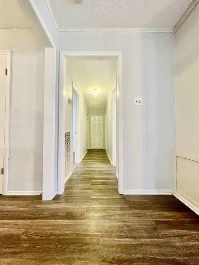 Building Photo - 811 Tori Rd