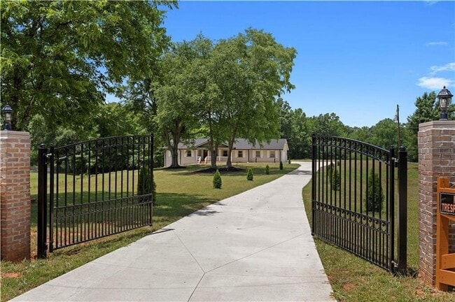 Building Photo - 5245 Stonewall Tell Rd