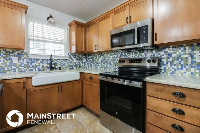 Photo - 3702 SE Adams Dr