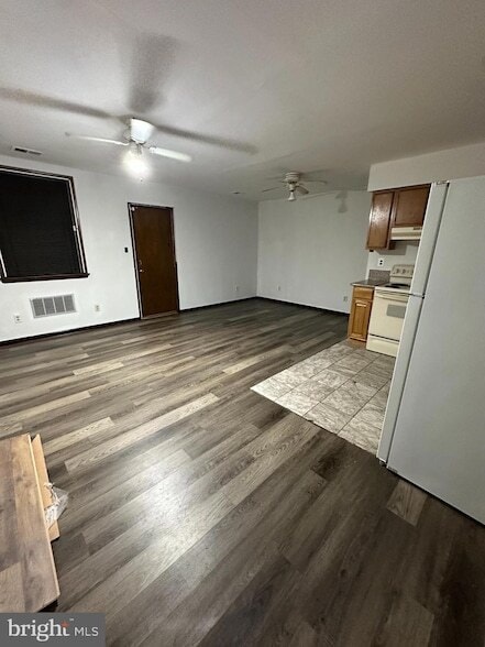 Photo - 2530 E Cambria St