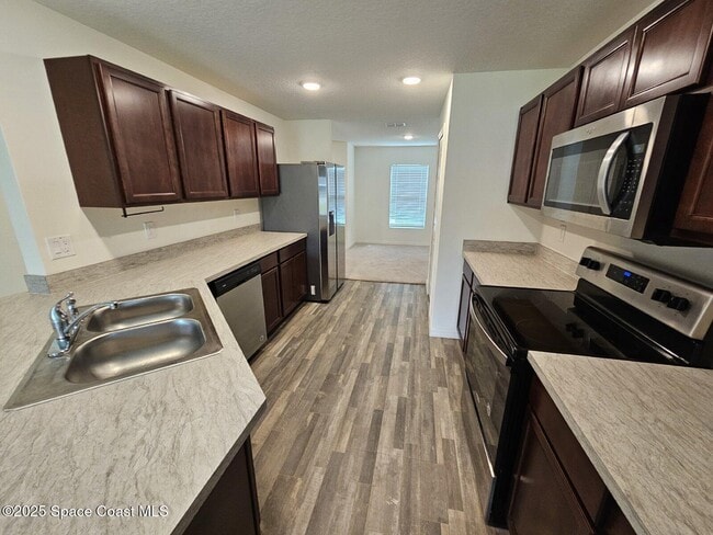 Photo - 1390 Vander Ave SE