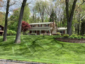 Photo - 21 Maple Ridge